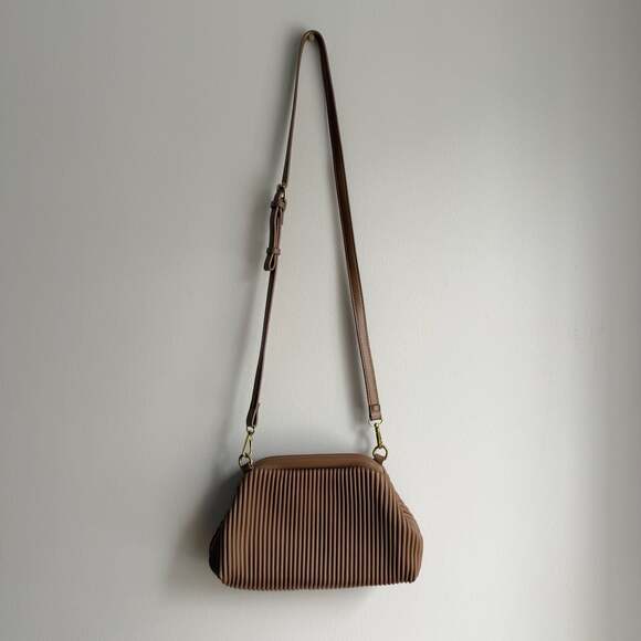 Anthropologie Pleated Vegan Leather Crossbody Clutch Bag in Tan - Picture 2 of 6